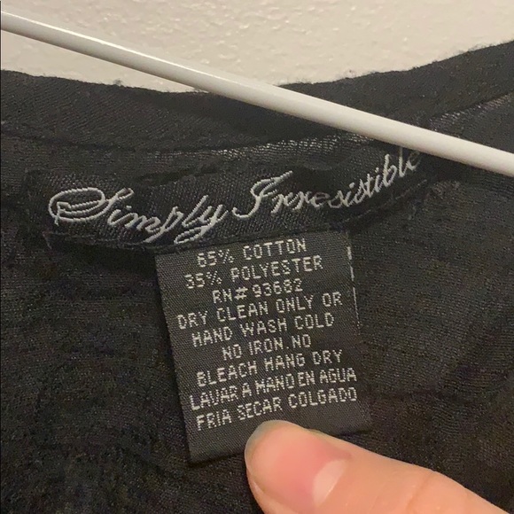 🔥 2/$22 🔥 V-neck Ruffled Tank Top - Picture 2 of 6